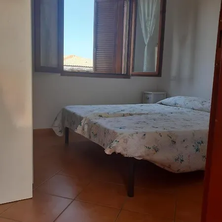Bilocale Zona Mare Lägenhet *