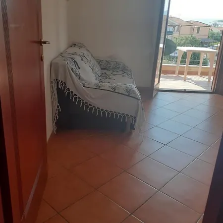 Bilocale Zona Mare Lägenhet